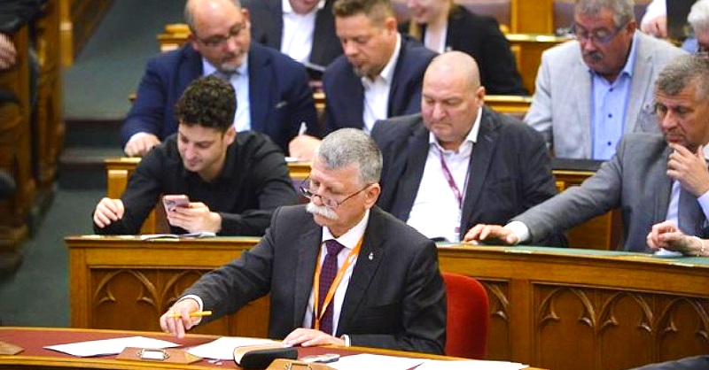 Döntött a parlament: Megváltoztatják a magyar választási szabályokat