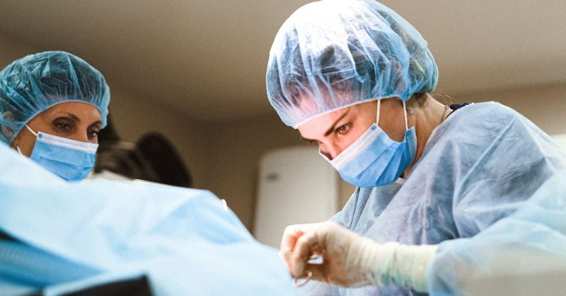 Csak szemműtétetre ment egy nő, de az állami egészségügyi rendszerben halottnak nyilvánították