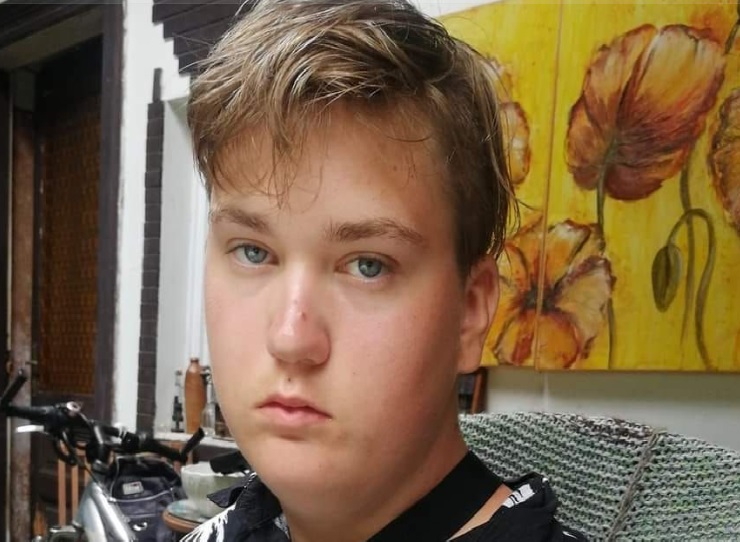 „Nem engedjünk vissza az utcára” – A 18 éves váci fiút jótevői mentették meg a hajléktalanságtól
