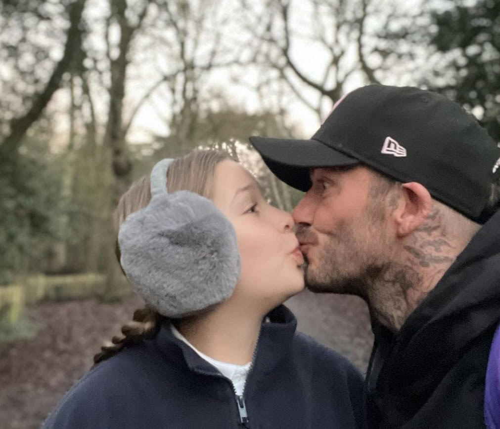 David Beckham elárulta, miért szájra adja a puszit a gyerekének