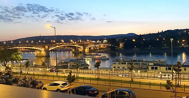 Rémisztő baleset Budapesten: A Margit hídnak ütközött egy megrakott teherhajó