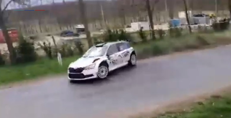 Drámai videó érkezett: Így csapódott a nézők közé egy autó az esztergomi rallyn