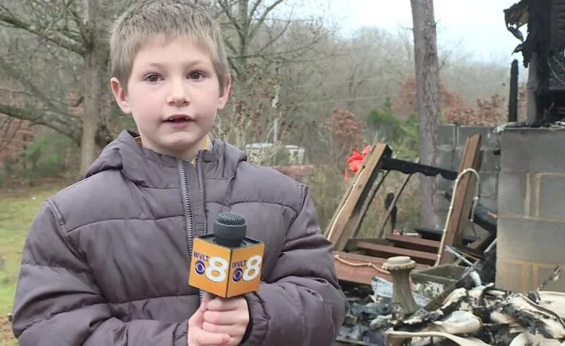 Szívszorító: A 7 éves kisfiú visszament az égő házba, hogy megmentse kishúgát