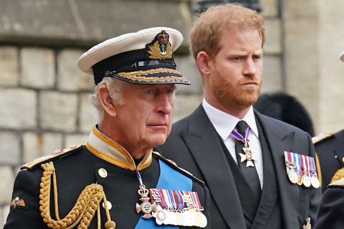 Károly király egyre jobban aggódik Harry hercegért: Súlyos árat fizethet felelőtlen viselkedése miatt