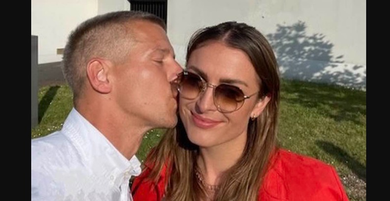 Csinos fiatal nőt csókol legfrissebb fotóján Magyar Péter – Kiderült, ki az új párja
