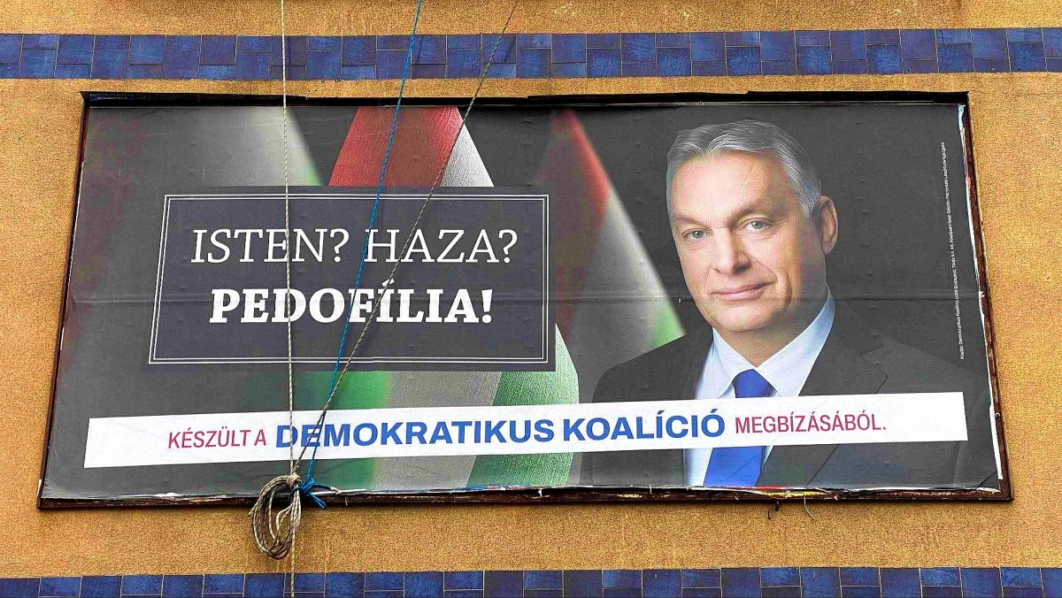 Hoppá! A DK teleplakátolja az országot a bicskei pedofilbotrány főbűnösének képével