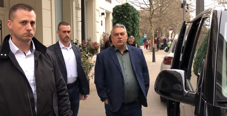 Pánik van: Szombaton titokban találkozott Orbán és Rogán, de elkapták őket az utcán (+videó)