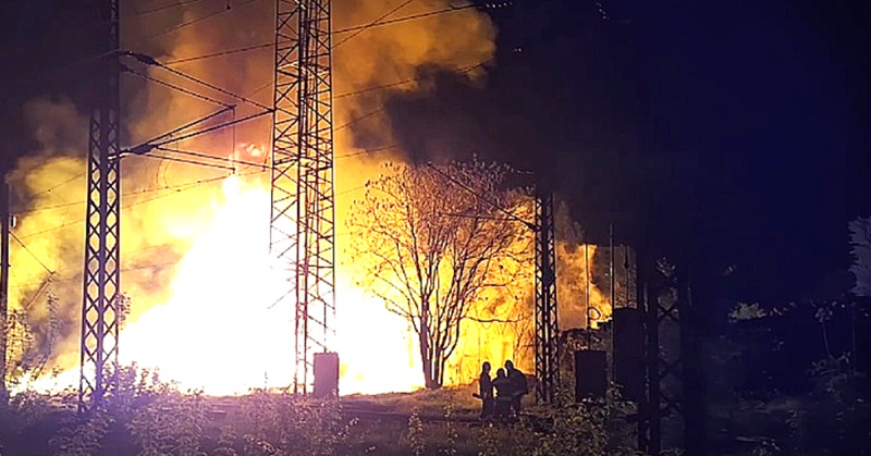 Videókkal: Óriási lángok csaptak fel Rákosrendezőn
