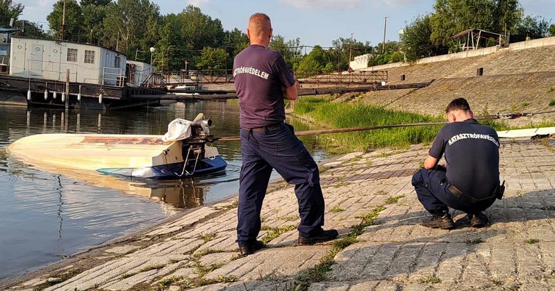 Megrendítő fotókat közölt a rendőrség a verőcei tragédiában érintett kishajóról